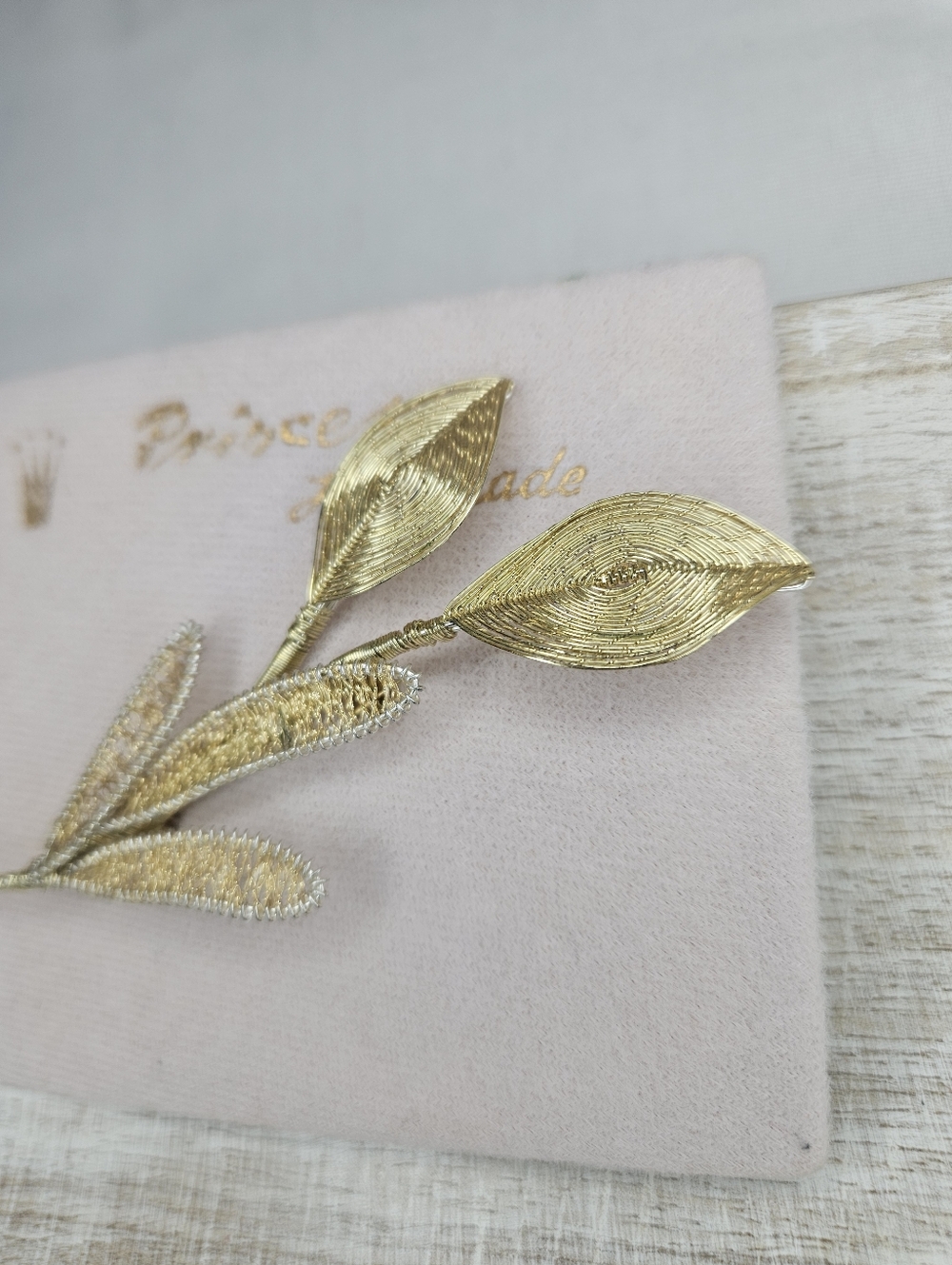Vintage 70s Handcrafted Gold Tone Leaf Flower Brooch Princess Jewelry NOS NIP - Picture 2 of 7